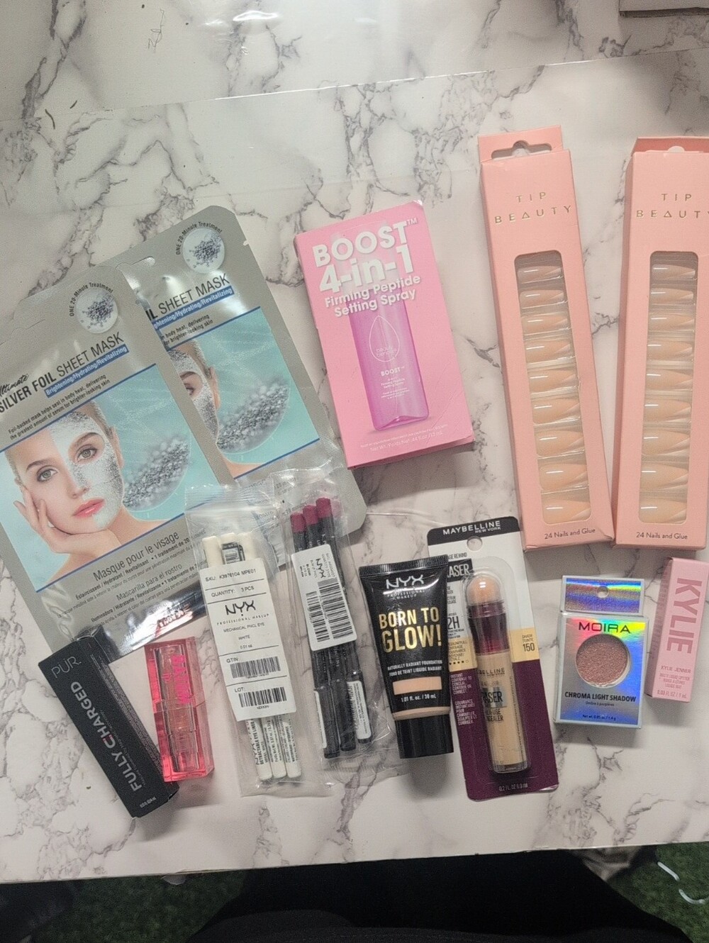 17 piece Cosmetic And Skin Care Bundle